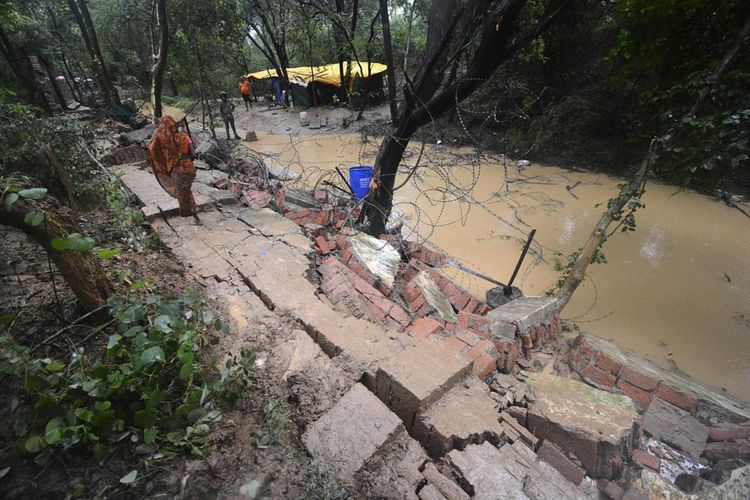 12 Orang Tewas Tertimpa Reruntuhan Bangunan saat Hujan Lebat di India