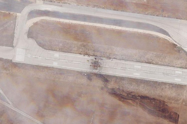 Citra Satelit: Serangan Israel Merusak Landasan Pacu Bandara Suriah