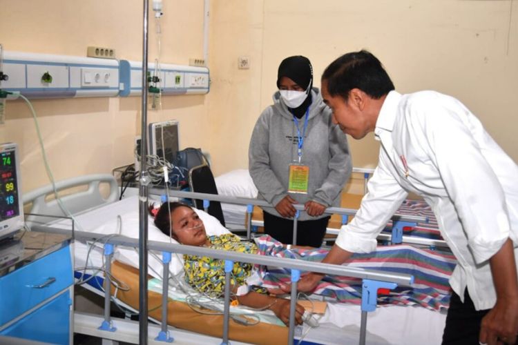 Kunjungi Korban Tragedi Kanjuruhan, Jokowi: FIFA Siap Bantu Perbaiki Tata Kelola Sepakbola Indonesia