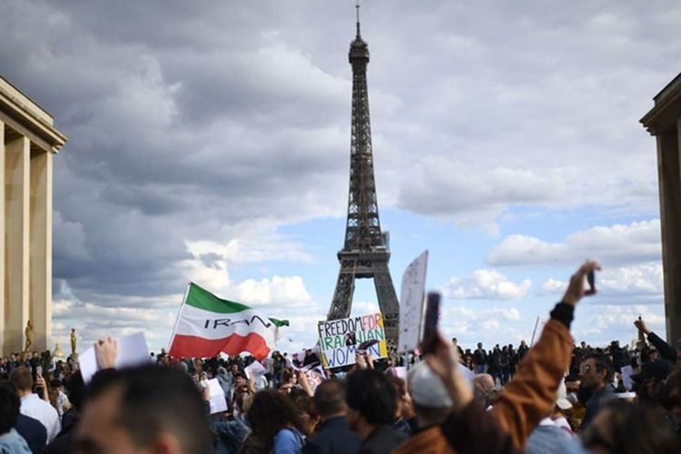 Prancis Sarankan Warganya Tinggalkan Iran