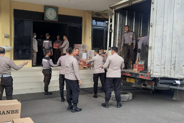 Polda Sumsel Salurkan Bantuan Kepada Korban Gempa Bumi di Cianjur