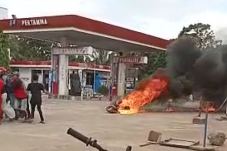Sepeda Motor Terbakar di SPBU Belitang OKU Timur