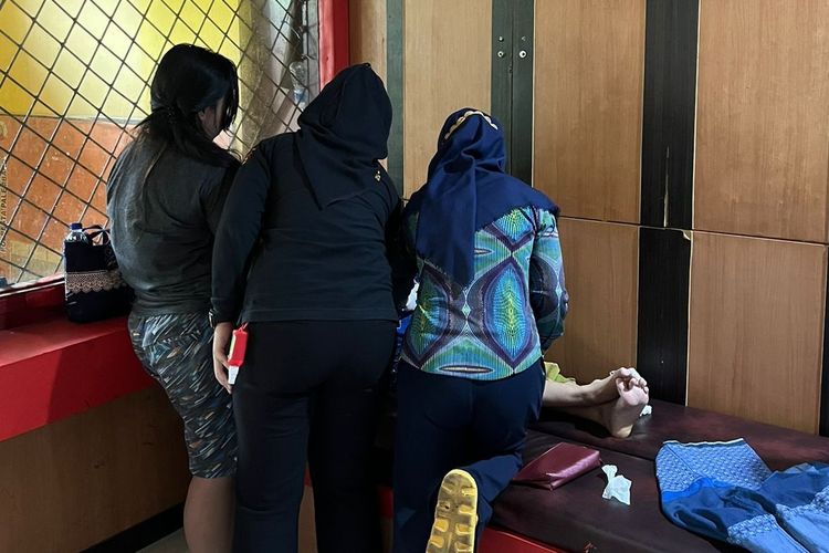 Tahanan Wanita di Palembang Melahirkan di Ambulans Polisi