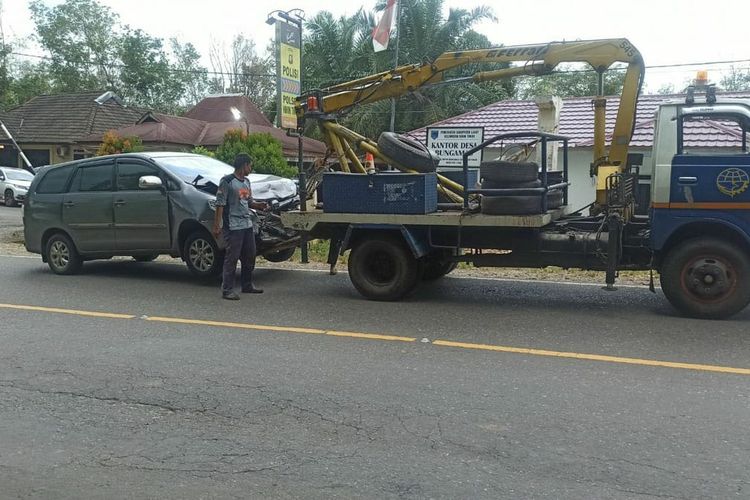 Terpisah dari Konvoi Bupati, Mobil Dinas Kesbangpol OKU ‘Adu Kambing’ di Lahat