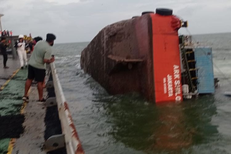 Diterjang Gelombang Tinggi, Kapal ARK Shilah Alami Kebocoran Hingga Karam di Sumsel