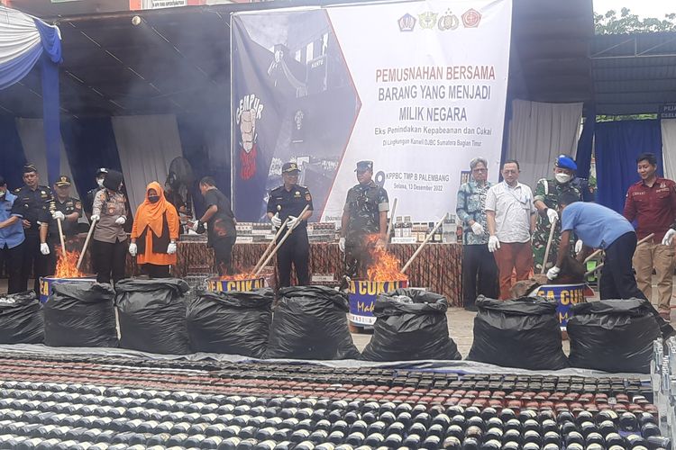 Rp11 Miliar Barang Ilegal Milik Negara Dimusnahkan