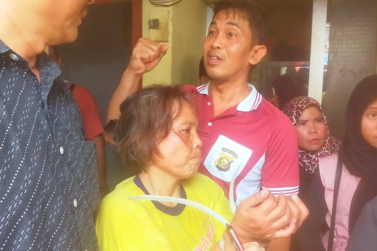 Viral, Ketahuan Mencopet, Wanita Paruh Baya di Palembang Pura-pura Gila dan Lepas Baju