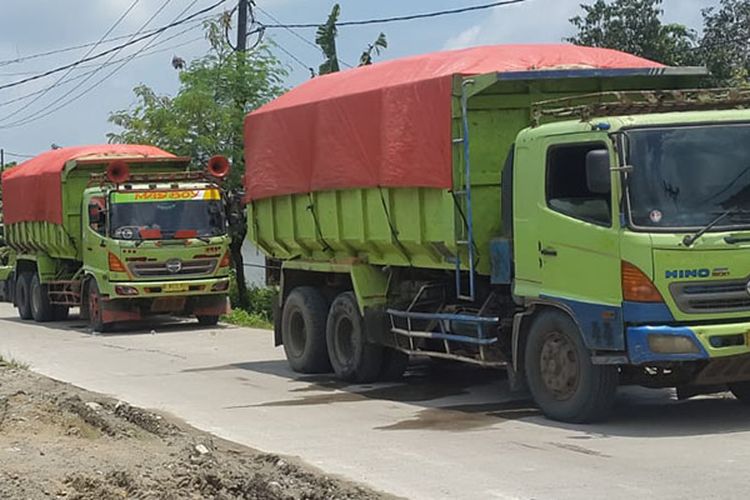 Akses Jalan Cor Batu Kuning di OKU Timur Ditutup, Mobil Bertonase Besar Dialihkan ke Jalan Lintas Sumatera