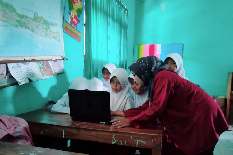 Implementasikan Pilar Pendidikan, Pelatihan Komputer Digelar di SDN 03 Parungkamal