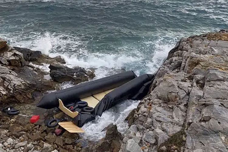 Perahu Tabrak Batu, Tiga Migran Tewas di Yunani