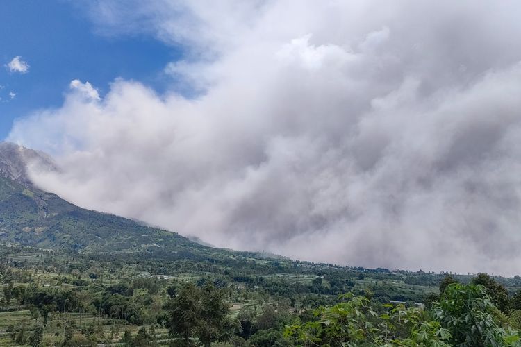 Gunung Merapi Erupsi, Masyarakat Diimbau Jauhi Jarak Tujuh Kilometer dari Puncak