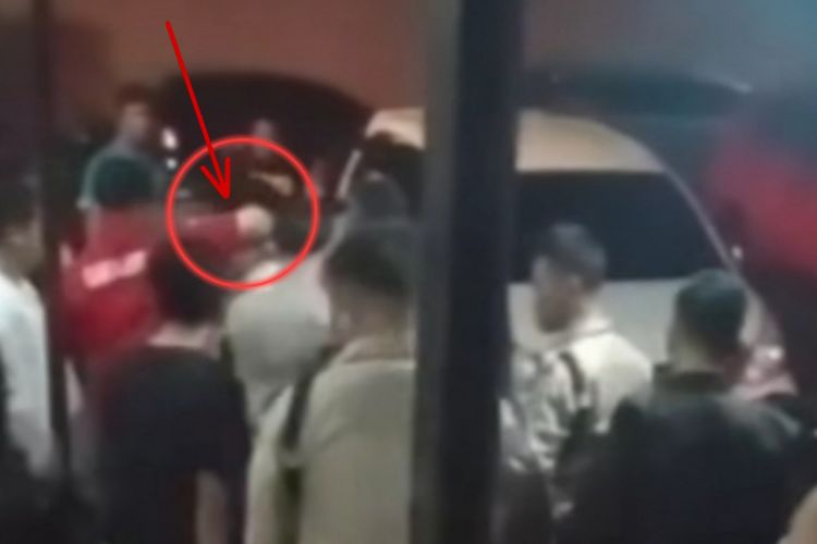 WNA Nigeria Ngamuk Tusuk dan Injak Nenek-nenek, Netizen: Sudah Numpang Bikin Onar