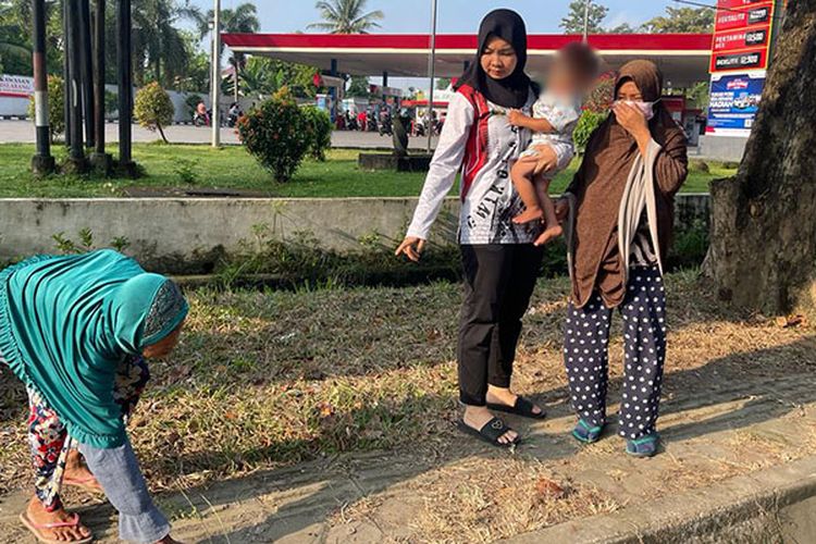 Bayi Berusia Satu Tahun Ditemukan di Pinggir Jalan Palembang, Kondisinya Tidur dan dikerumuni Semut