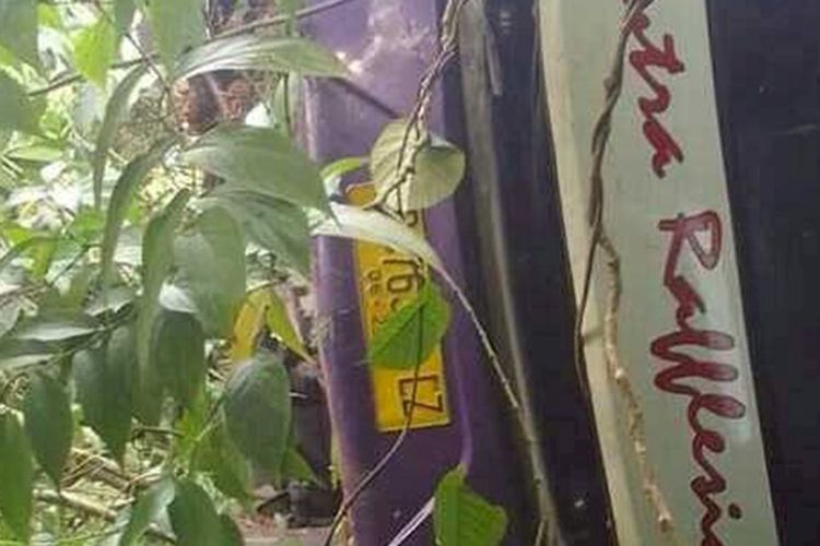 Bus Putra Raflesia Jatuh ke Jurang di Lahat