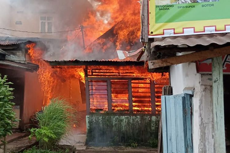 Diduga Alami Gangguan Jiwa, Pria di Palembang Nekat Bakar Rumah Sendiri