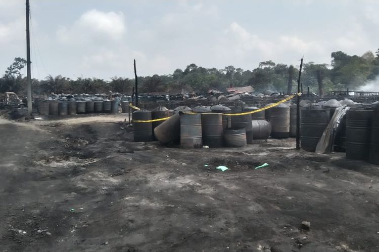 Disambar Petir, Tungku Penyulingan Minyak di Bayung Lencir Terbakar