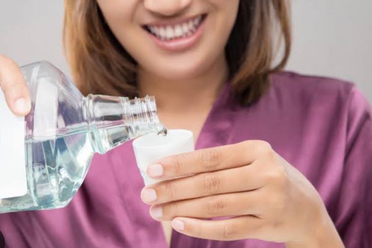 Ini Manfaat Obat Kumur, Bukan Hanya untuk Bau Mulut