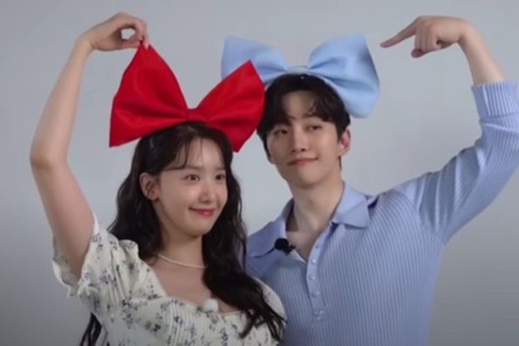 Pamerkan Chemistry, Lee Junho dan YoonA bergaya ‘Imut’ Saat Foto Box