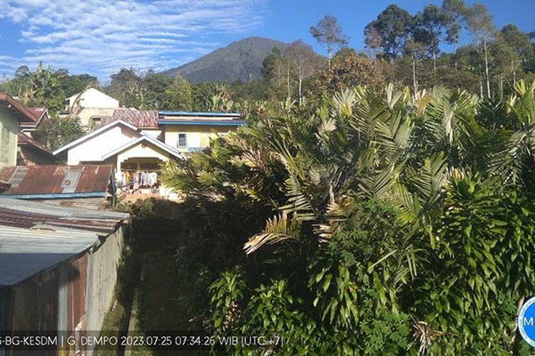 Sempat Terjadi Erupsi, Gunung Dempo Berada di Status Level Waspada!