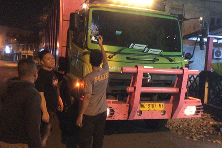 Truk Batubara Dilempari OTK saat Beroperasi, Keselamatan Sopir Terancam