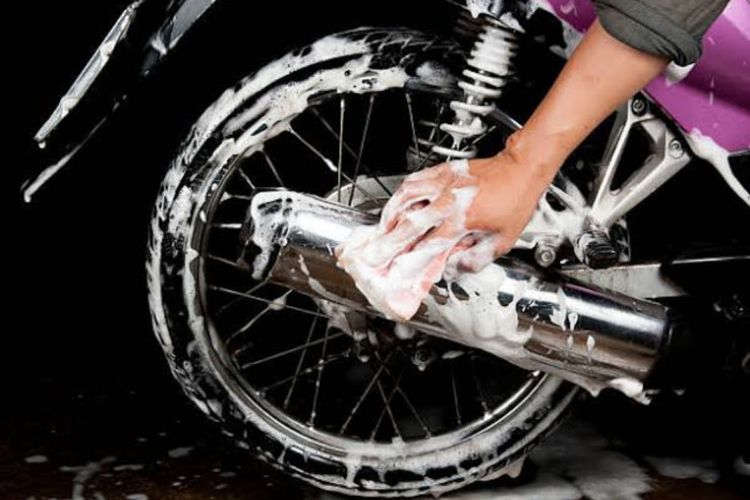 7 Tips Perawatan Motor Setelah Dipakai Jarak Jauh