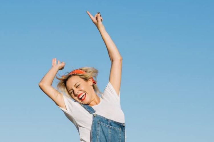 Ini 5 Zodiak yang Bisa Menyenangkan Hati Semua Orang