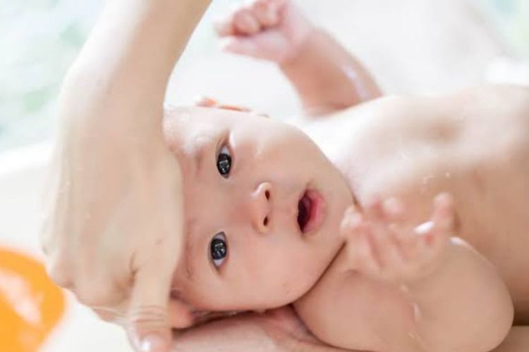 Kulit Bayi Kering dan Mengelupas, Ini 8 Tips Mengatasinya