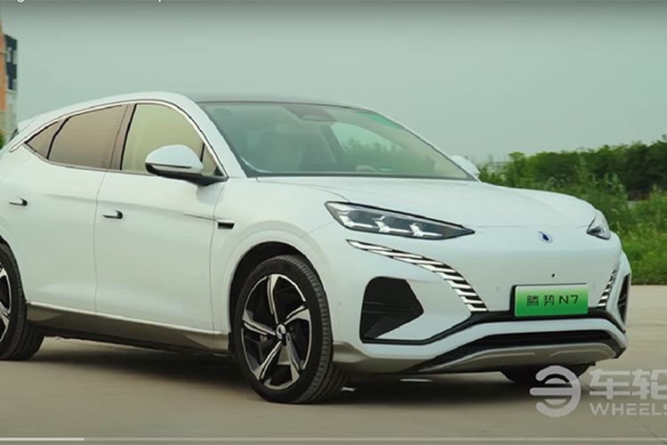 Punya Daya Tempuh Jauh, Berikut Review Mobil Listrik Denza N7