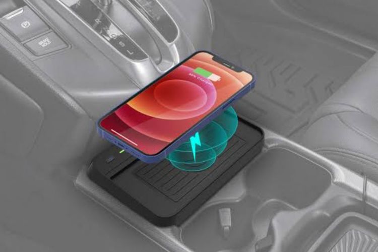 Hati-hati! Charger iPhone 15 di Mobil BMW Bisa Rusak