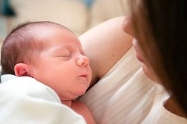 Ini 4 Manfaat Lagu Nina Bobo Dinyanyikan untuk Bayi