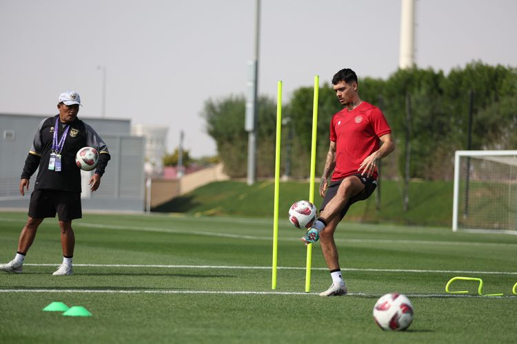 Turunkan Shayne Pattynama, Timnas Indonesia Bersiap Hadapi Vietnam dengan Penuh Semangat