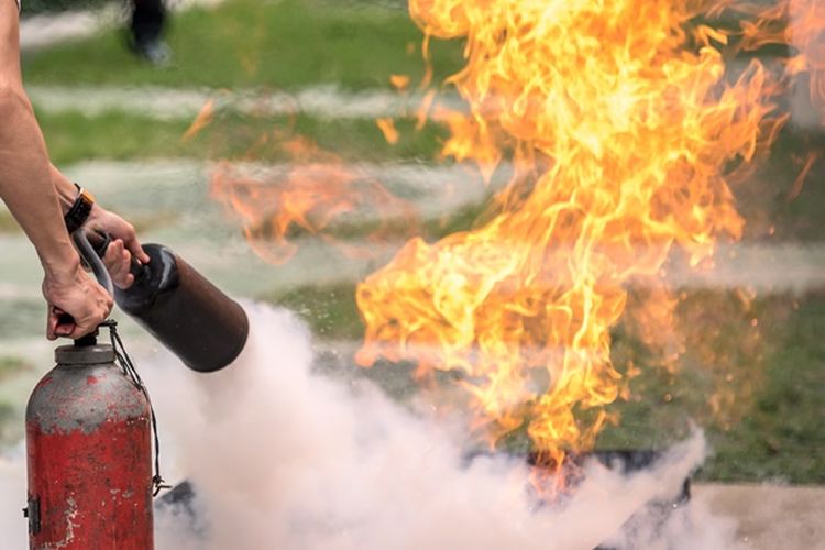Viral! Pasutri Menangis Gerobak Dagangan Ludes Terbakar, Tiba-tiba Terjadi Begini…