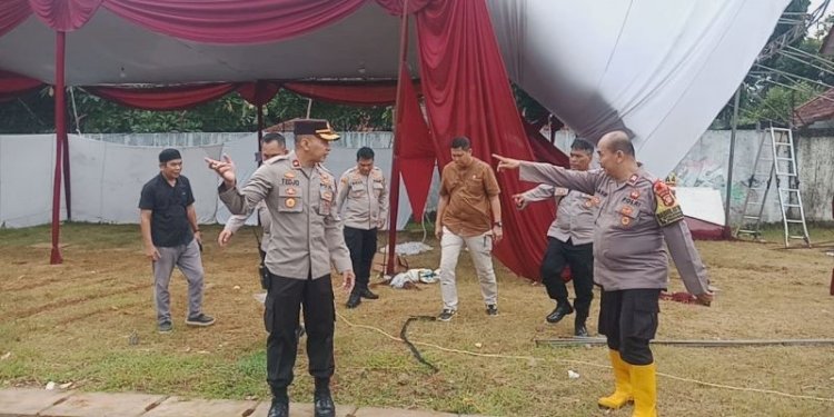 Dihantam Angin Kencang, Tiga TPS di Jaksel Roboh