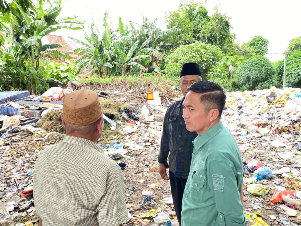 Tinjau Fogging, Pj Walikota Palembang Temukan Selokan Tersumbat dan Gunung Sampah di Dekat Rumah Susun