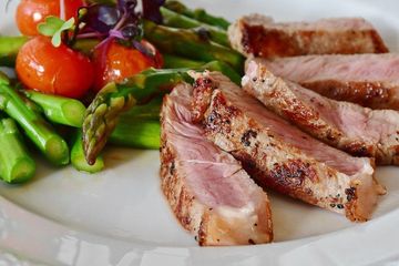 Memilih Asupan Kalori saat Sahur: Daging vs Sayuran