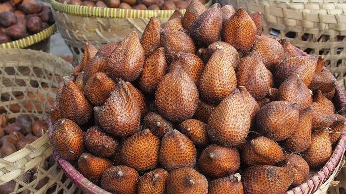Video Viral Petani Salak di Banjarnegara Buang Hasil Panennya ke Sungai