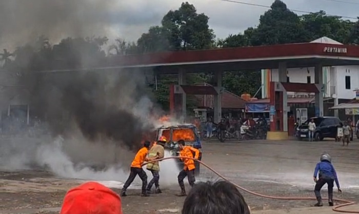 Heboh! Mobil Terbakar di SPBU Simpang Kepur