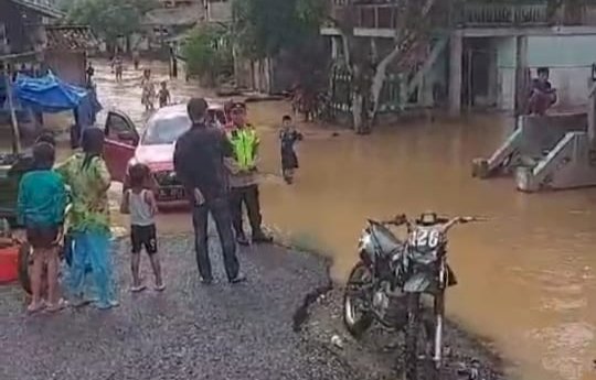 Kabupaten OKU Dikepung Banjir, Aktivitas Warga Lumpuh