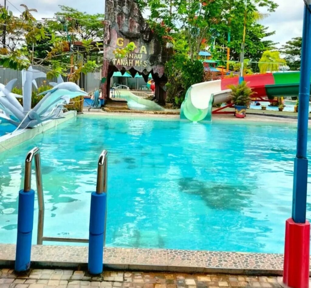 Waterpark Danau Tanah Mas: Destinasi Wisata Air di Banyuasin