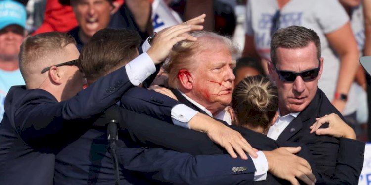Penembakan Mengenai Telinga Kanan Trump di Kampanye