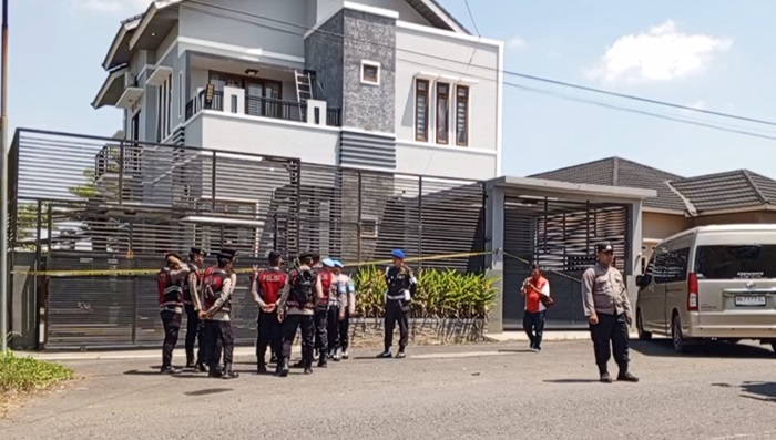 Tim Satgas Gabungan Geledah Rumah Bos Ilegal Mining di Muara Enim