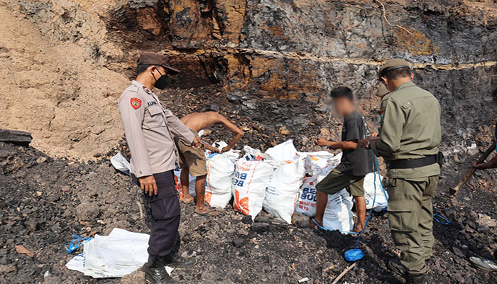 Diduga Menambang Tanpa Izin, Dua Warga Dibawa Tim Gabungan Satgas Ilegal Mining