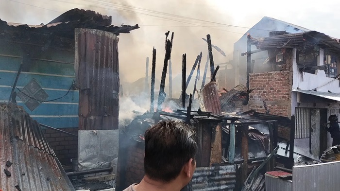 Gara-gara ODGJ, 8 Rumah di Kawasan Padat Penduduk Ludes Terbakar