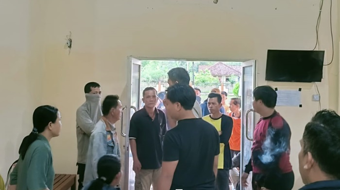 Tabrak Pengendara Bonceng Tiga, Polsek Lempuing Didatangi Puluhan Warga