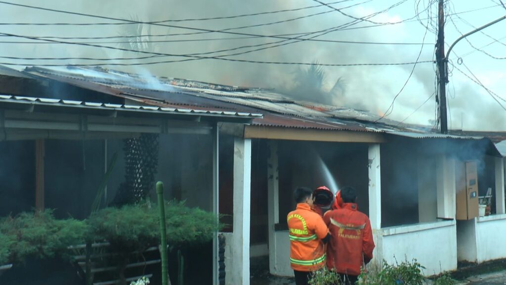 Rumah Dinas Perwira Hangus Terbakar di Komplek Pakri Palembang