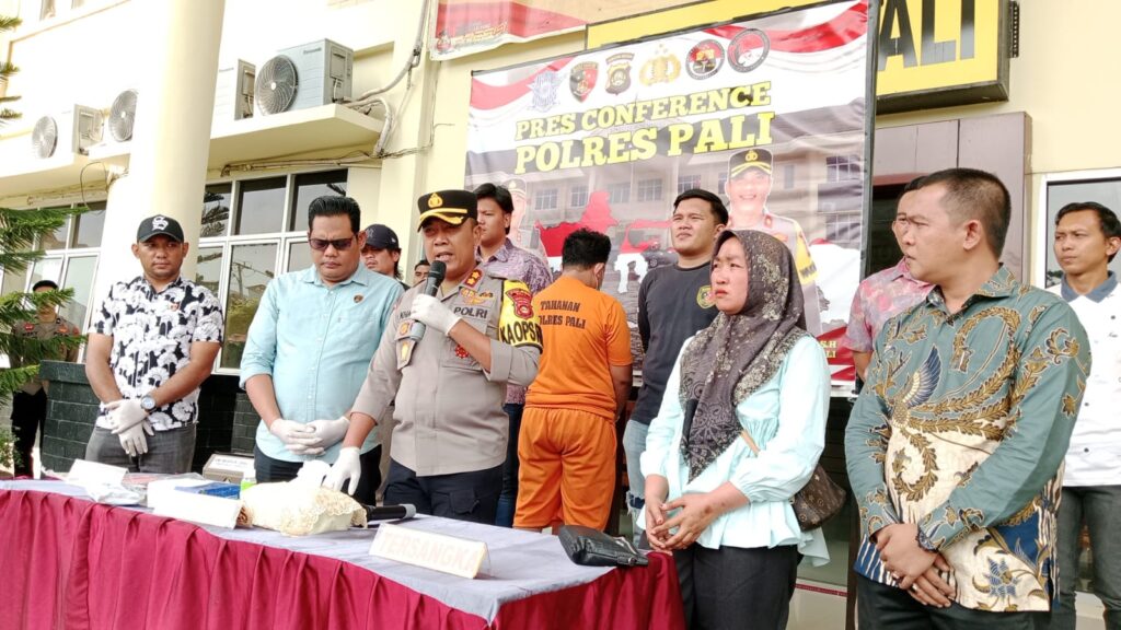 Oknum LSM di PALI Tipu Ibu Rumah Tangga Ratusan Juta , Janji Bebaskan Suami dari Kasus Narkoba