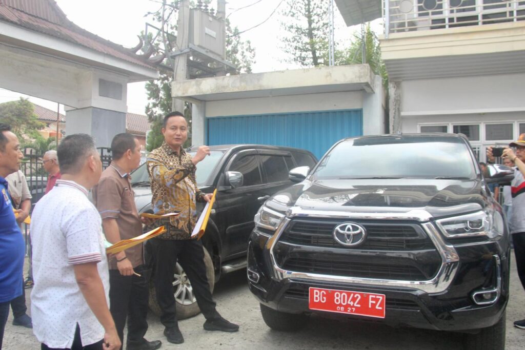 Tidak Lagi Menjabat DPRD OKU, Cabup Belum Kembalikan Mobil Dinas