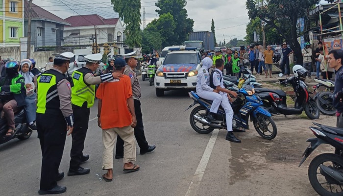 Gagal Nyalip Truk Tangki, IRT di Palembang Tewas di Jalan