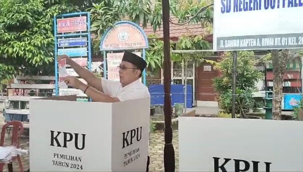 Eddy Santana Putra Salurkan Hak Pilih di TPS 01, Berharap Sumsel Lebih CERAH