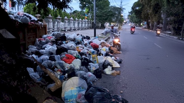 Armada Pengangkut Kesulitan Dapat Solar, Tumpukan Sampah ‘Menggunung’ di Muara Enim